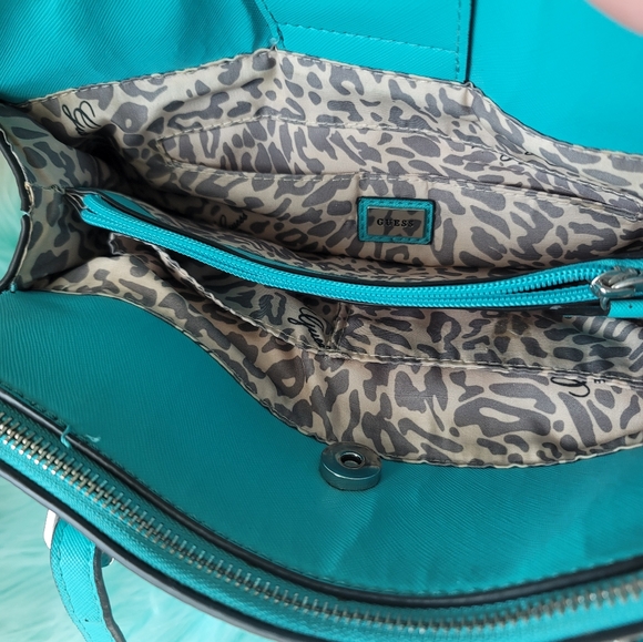 Guess purse - Picture 12 of 14